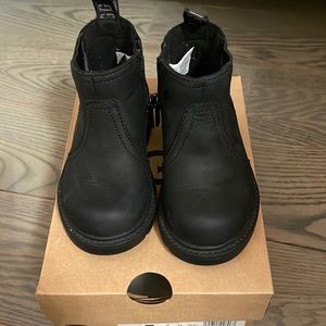 Black ugg boots